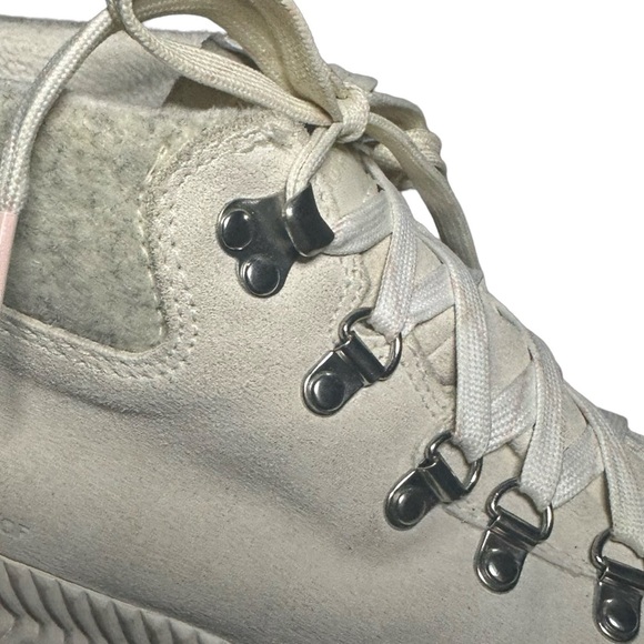 Sorel Women's Out N About III Conquest Winter Ankle Boot - Chalk, Sea Salt - Picture 9 of 13